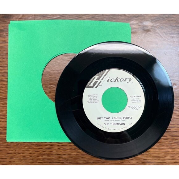 Sue Thompson How I Love Them Old Songs / Just Two Young 45 Vinyl 70s Country - Picture 5 of 6